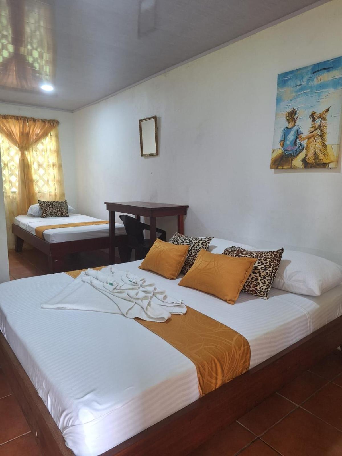 All Rankins Eco-Lodge Tortuguero Bagian luar foto