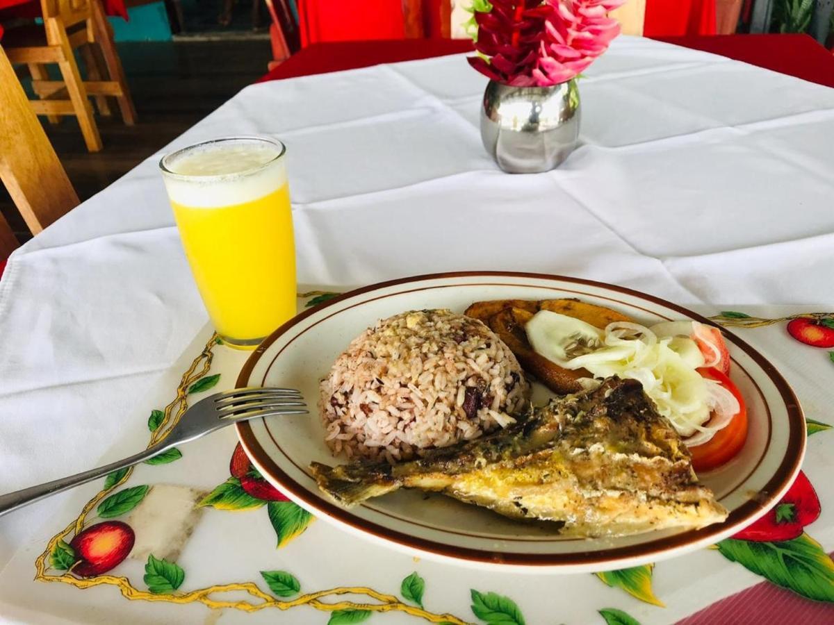 All Rankins Eco-Lodge Tortuguero Bagian luar foto